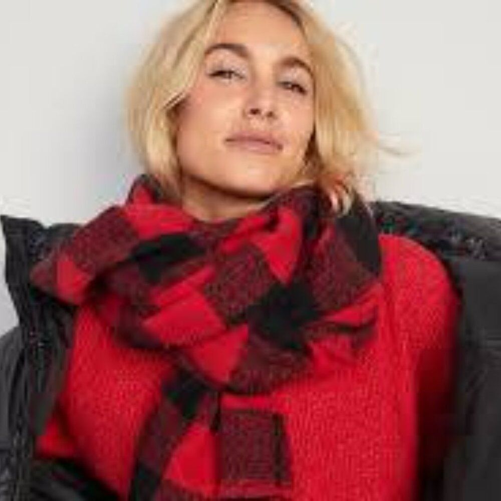 Old Navy Red and Black Buffalo Plaid Blanket Scarf Fringe Hem 26 x 75 Soft - Picture 3 of 14